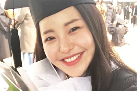 megas 유정|홍콩에서 국제학교 다니다 캐스팅 당해 데뷔했다는 걸그룹 멤버.